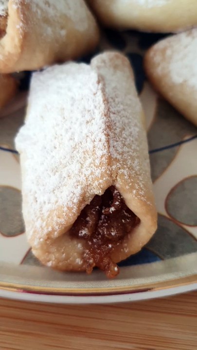 Instant apple tart with tea