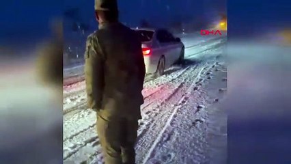 Muş'ta kar ve tipide mahsur kalan 13 kişi kurtarıldı