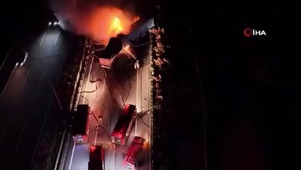 Manisa’da kaza yapan tırlar alev aldı