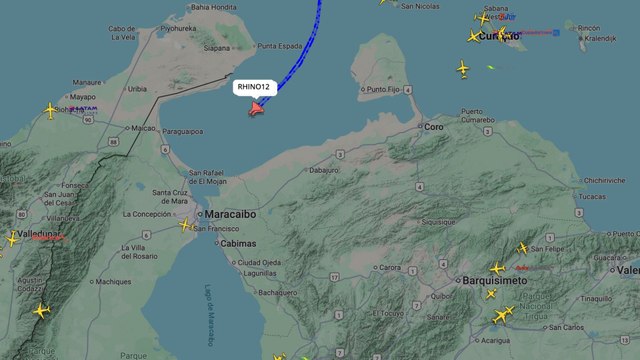 Aviones F-18 de EE. UU. sobrevuelan el Golfo de Venezuela en el mayor despliegue militar contra Maduro