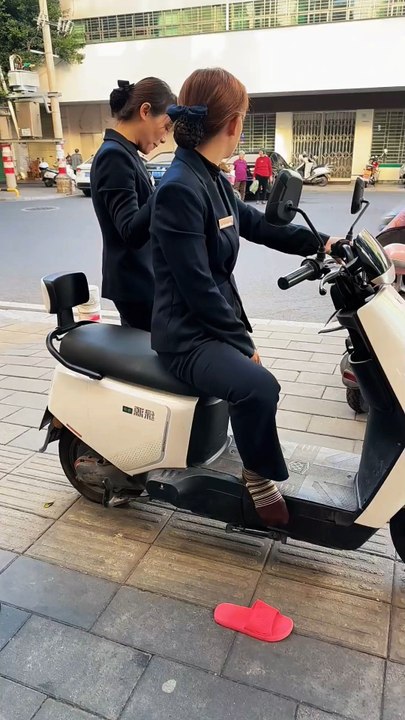 Funny guy fun with grils