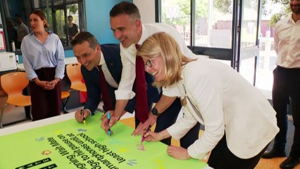 South Australian State Government announces funding for a program to further delay smart phone access to children