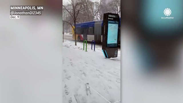 Snow turns downtown Minneapolis into a winter wonderland