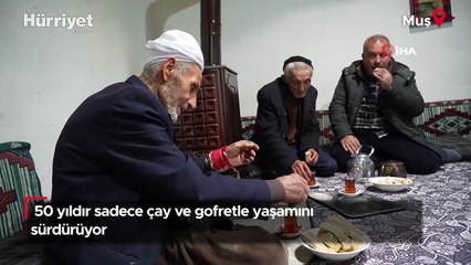 50 yıldır sadece çay ve gofretle yaşamını sürdürüyor