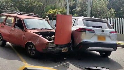 ¡Qué tiestazo! Choque en la Loma de los Balsos