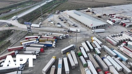 Long Truck Queues Build at Border as Greek Farmers Block Major Crossings | APT