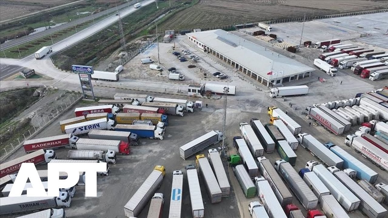 Long Truck Queues Build at Border as Greek Farmers Block Major Crossings | APT