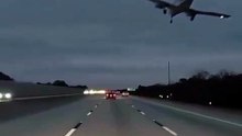 Colisão entre aeronave e carro nos EUA