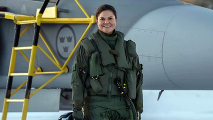 Dal palazzo ai cieli: Victoria di Svezia vola su un caccia e fa la Top Gun