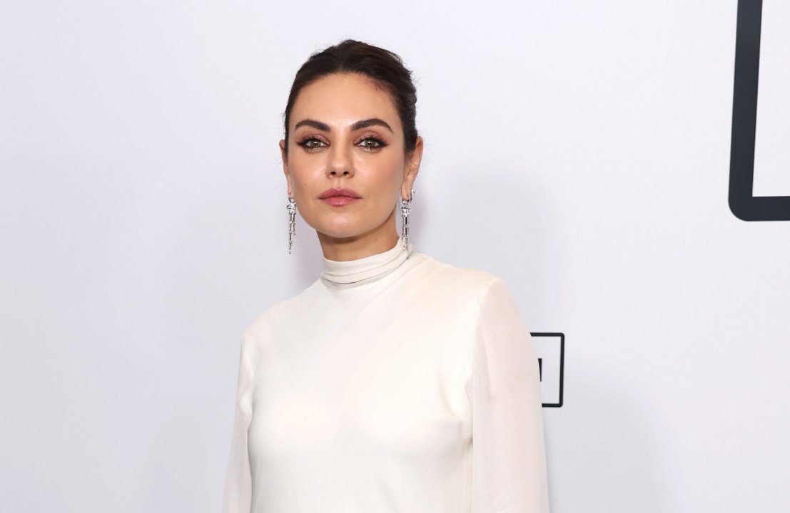 Mila Kunis, komşularının kendisine 'gün boyu şikâyette bulunduğunu' söylüyor