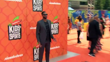 Kim Kardashian Fights Kourtney Kardashian In New Viral Video