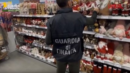 Sequestrate 110mila decorazioni natalizie non conformi: il video dell'operazione delle fiamme gialle tra Pesaro e Urbino