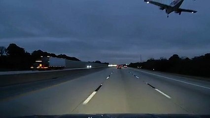 Aterrizaje de emergencia de una avioneta