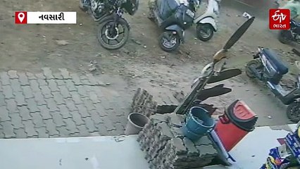 નવસારી શહેરના છાપરા રોડ પર ગંભીર અકસ્માત, બે લોકોને ગંભીર ઈજા