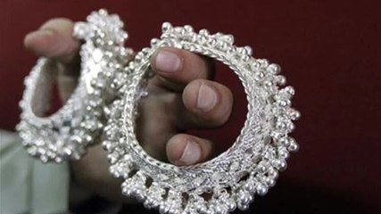 What’s driving silver to record highs in 2025? Explains expert