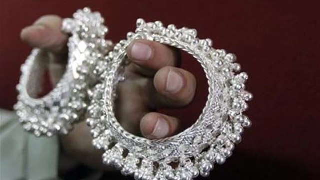 What’s driving silver to record highs in 2025? Explains expert