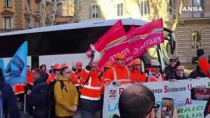 Roma, Eurallumina: i lavoratori giunti dalla Sardegna davanti al Mimit