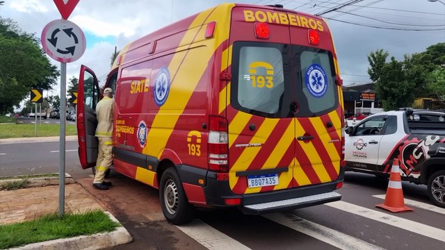 Motos se envolvem em colisão na rotatória das Avenidas Rocha Pombo e Olindo Periolo