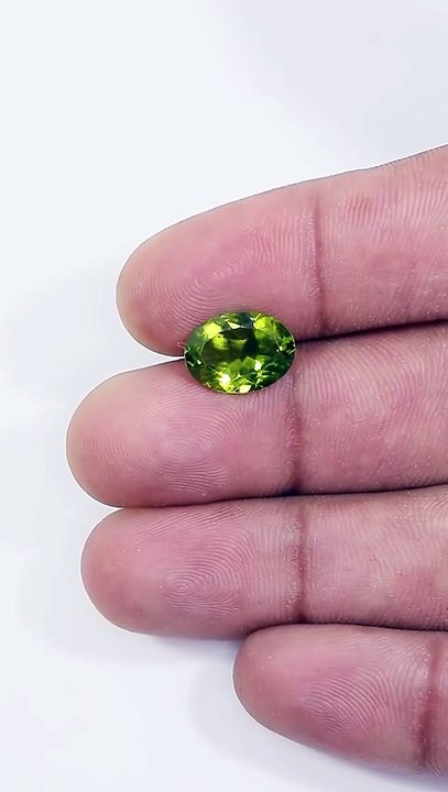 Peridot​‍​‌‍​‍‌​‍​‌‍​‍‌ Stone – A Bright Green Gem of Healing & Positivity