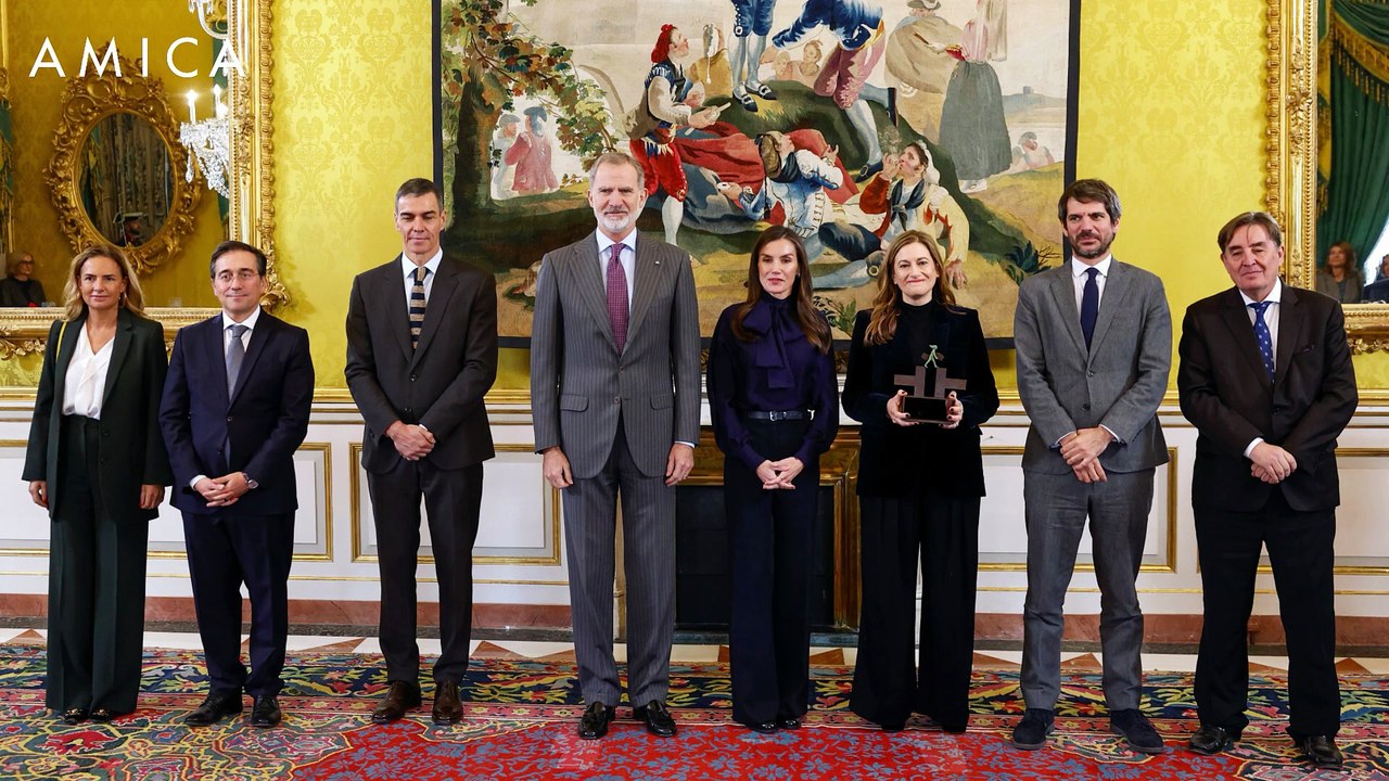Il look Anni 70 di Letizia Ortiz (perfetto per il prossimo brindisi aziendale)