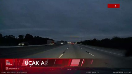 ABD'de gökten inen uçak otoyolda giden arabaya çarptı