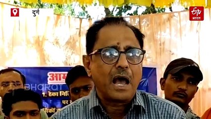 दुर्ग रेलवे एसी कोच क्लीनर ठेका कर्मचारी अनशन पर बैठे, ठेका नियुक्ति में मनमानी और हटाए जाने का विरोध