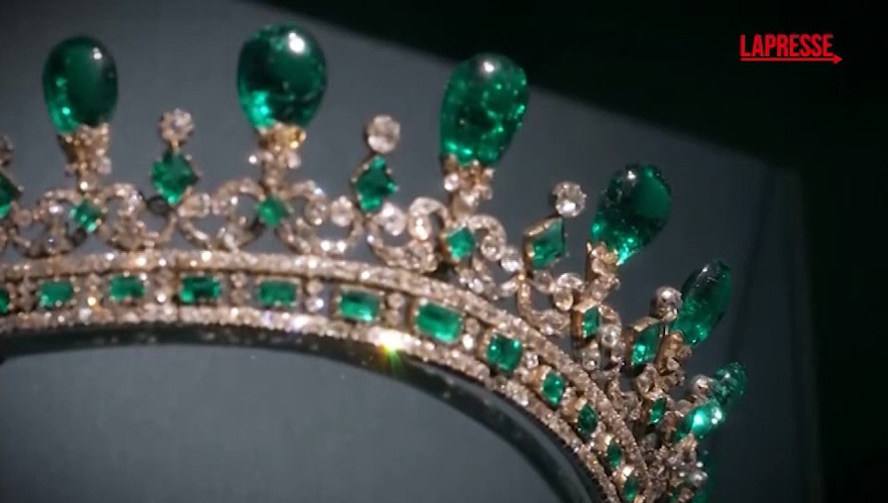 A Parigi apre ?Dynastic Jewels? dopo il furto dei gioielli della corona