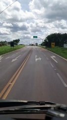 Veículos colidem em trevo da PR-323, em Cruzeiro do Oeste, na manhã desta quarta-feira