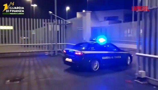 Pesaro e Urbino, sequestrate 110.000 decorazioni natalizie non conformi