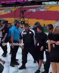 Así fue la expulsión del 'invasor de escenarios' en concierto de Lady Gaga