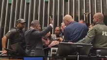 Deputado retirado da Câmara dos Deputados no Brasil