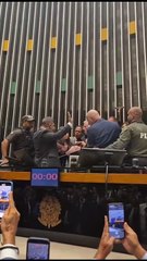 Deputado retirado da Câmara dos Deputados no Brasil