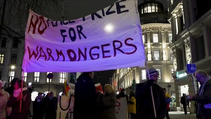 Maduro agradece a manifestantes que protestaron en Oslo contra el Nobel a Machado