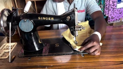 In Uganda, il cambiamento parte dalle scuole: assorbenti auto-prodotti per i diritti delle ragazze