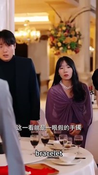 On the day she smiled and gave up the marriage, turned around and married a man the whole family looked down on, after marriage, she reached the top again, coldly watching the scumbag stumble and waste her life, and the people who once despised her could