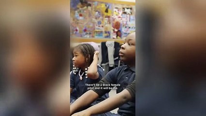 ‘Santa’ Obama surprises Chicago elementary students with storytime visit