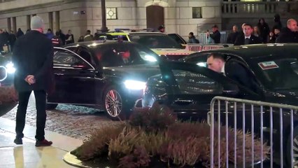 Milei se disfrazó con un mameluco de YPF para acompañar a Machado en Oslo