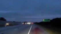 ¡Impactante! Una avioneta aterriza de emergencia en una carretera de Florida y choca con un auto