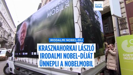A fővárosban felolvasó-sarokkal berendezett kamionnal ünnepelték Krasznahorkai irodalmi Nobel-díját