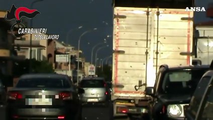 Meno di 3 euro l'ora per 14 ore di lavoro, arresti per caporalato nell'Aversano