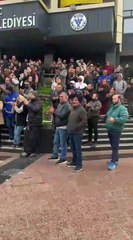 Eylemdeki Buca Belediyesi işçilerinden Büyükşehir işçilerine destek