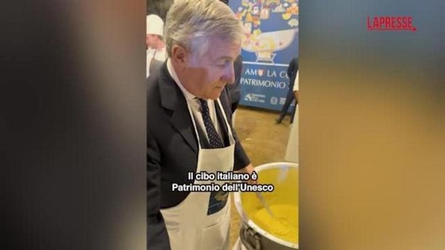 Cucina italiana patrimonio Unesco, Tajani festeggia a New Delhi servendo risotto