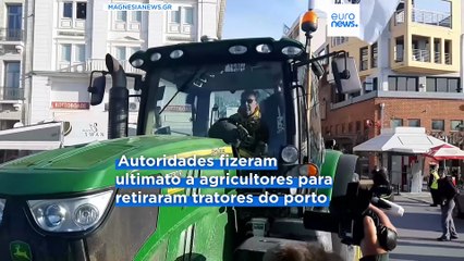 Agricultores e pescadores bloqueiam temporariamente porto de Volos na Grécia