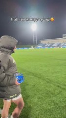 Así recibió Linda Caicedo el trofeo del MVP a mejor jugadora del partido de Champions