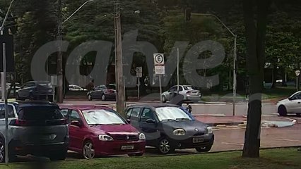 Câmera flagra momento de acidente no Centro de Cascavel