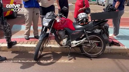 Motociclista sofre fratura após acidente com carro no Centro de Cascavel