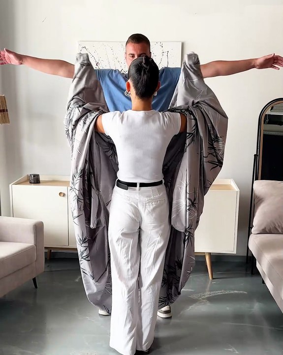 How to change bed sheets with your partner without a fight😂