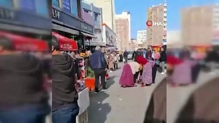 Kadınlar saç başa kavgaya tutuştu