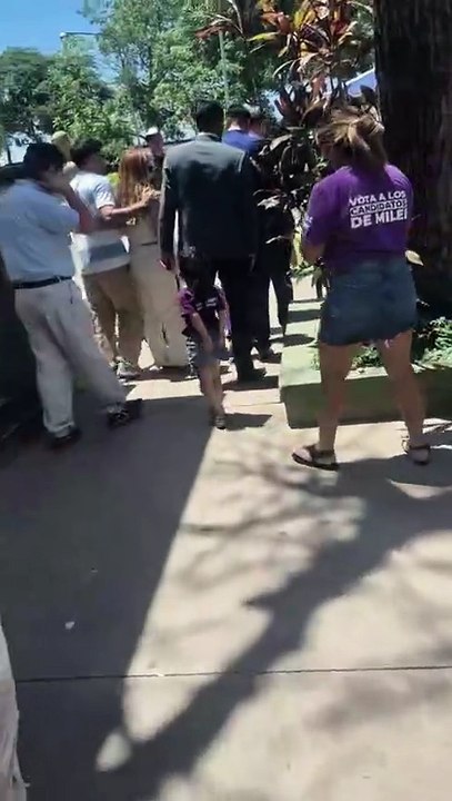 El momento en que los ediles libertarios se retiran del recinto