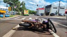 Acidente entre moto e ônibus deixa motociclista ferido na Avenida Barão do Rio Branco